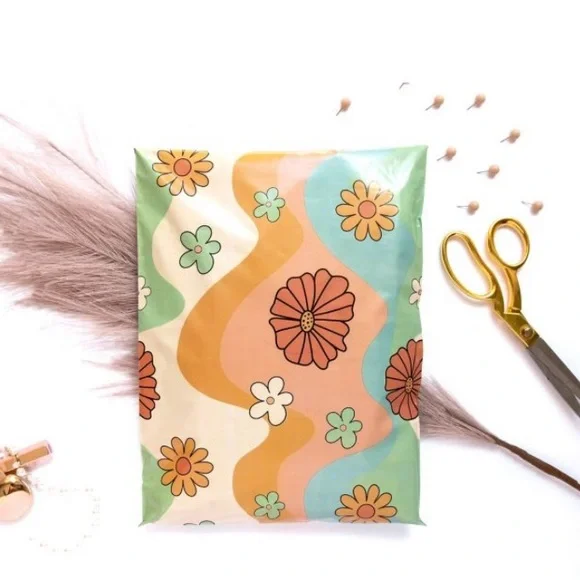 LAST SET! 20 Retro Floral poly bags- 10 x 13 inch - Picture 1 of 3